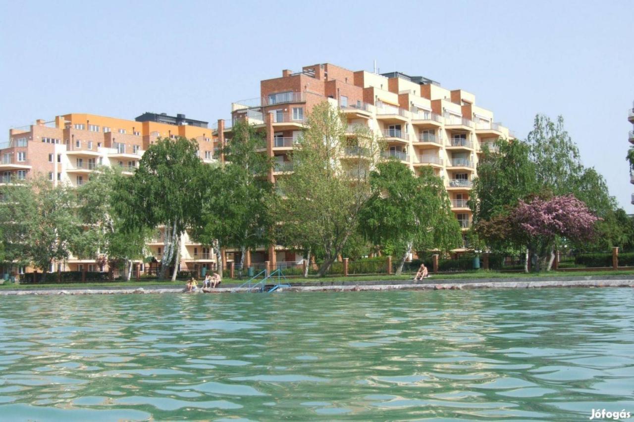 Galeriusbeach Deluxe Apartment Siófok Esterno foto