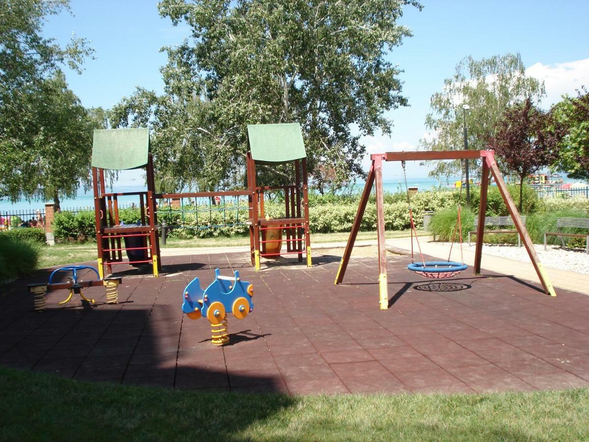 Galeriusbeach Deluxe Apartment Siófok Esterno foto